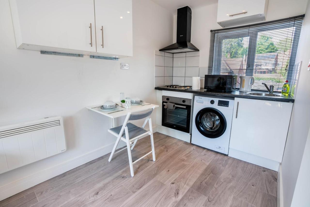 No 02 Studio Flat Available Near Aylesbury Town Station Экстерьер фото